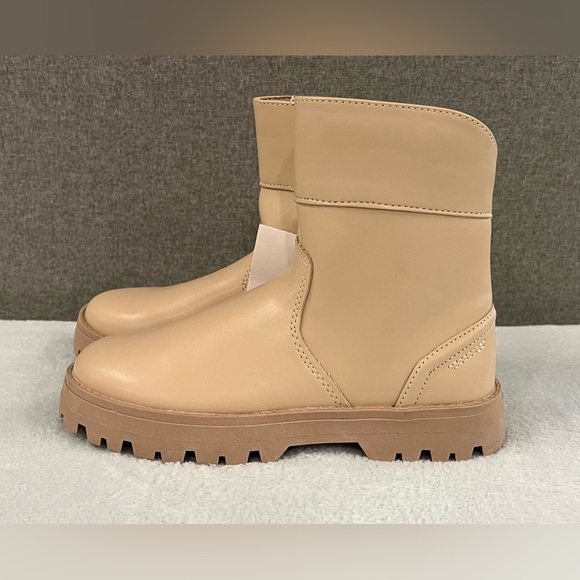 Zara Kids / toddler boots. Chunky external sole, side zipper. Beige / cream. 12 - Picture 2 of 12